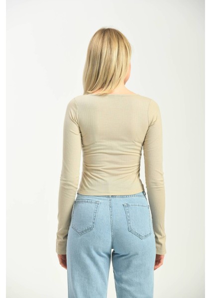 Bej Kare Yaka Göğüs Detaylı Uzun Kol Bluz fırsatları