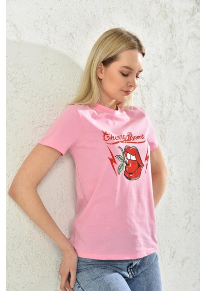 Pembe Bisiklet Yaka Baskı Detaylı T-Shirt fırsatları