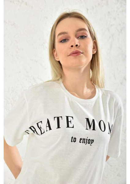 Beyaz Create Moment Baskılı T-Shirt modelleri