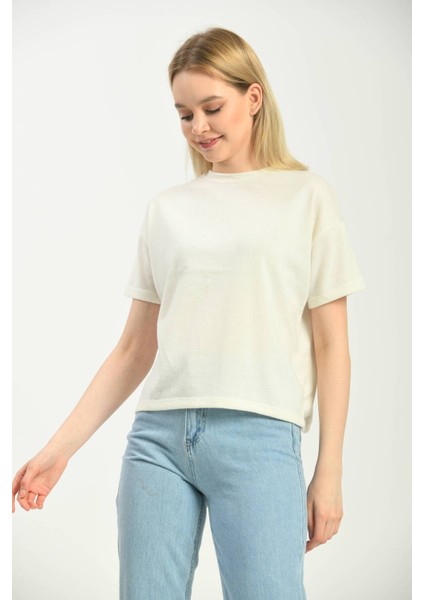 Ekru Yuvarlak Yaka T-Shirt fiyatları