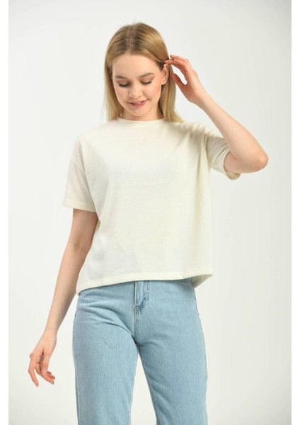Ekru Yuvarlak Yaka T-Shirt fırsatları