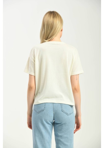 Ekru Yuvarlak Yaka T-Shirt indirimleri