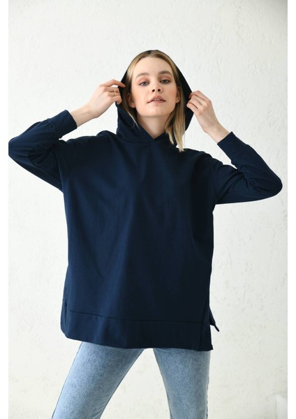Lacivert Yanları Yırtmaç Detay Kapüşonlu Sweatshirt