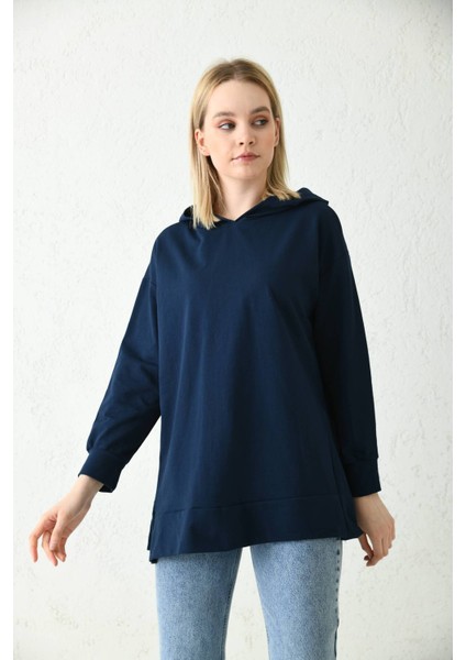 Lacivert Yanları Yırtmaç Detay Kapüşonlu Sweatshirt