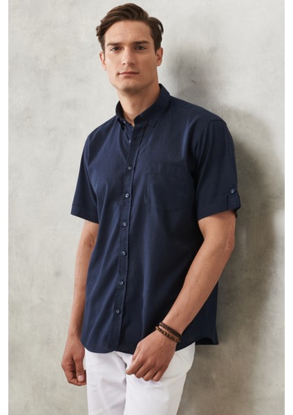 Erkek Lacivert Comfort Fit Rahat Kesim Düğmeli Yaka Keten Görünümlü %100 Pamuk Kısa Kollu Gömlek