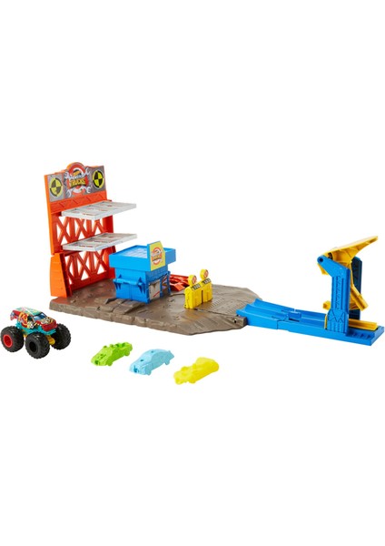 Monster Trucks Patlama İstasyonu Oyun Seti Ve 1 Adet 1:64 Ölçekli Hw Demo Derby İle 3 Adet Parçalanabilen Araba, Fırlatıcı, Efsane Ezme Ve Çarpma Eğlencesi, 4-8 Yaş Hfb12
