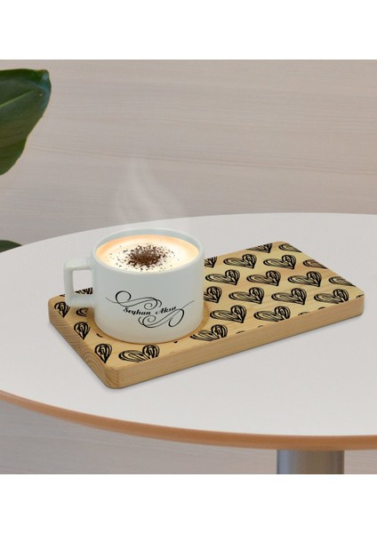 Kişiye Özel Kalpler Tasarımlı Doğal Ahşap Tabaklı Seramik Fincan Sunum Seti Model 1