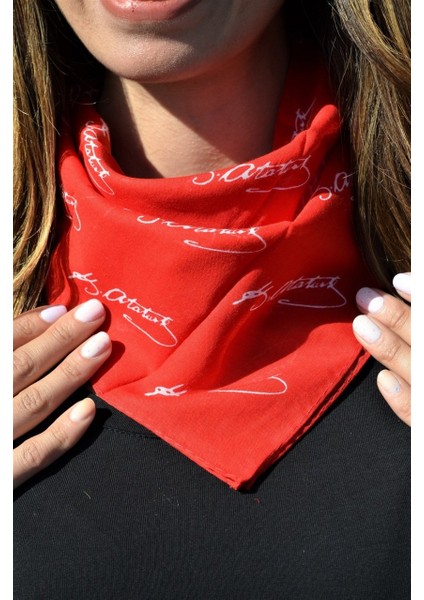 Sacce Scarves&Accessories K. Atatürk Imza Baskılı Kırmızı Bandana