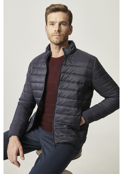 ALTINYILDIZ CLASSICS Erkek Lacivert Standart Fit Ultra Hafif Soğuk Geçirmez Casual Mont
