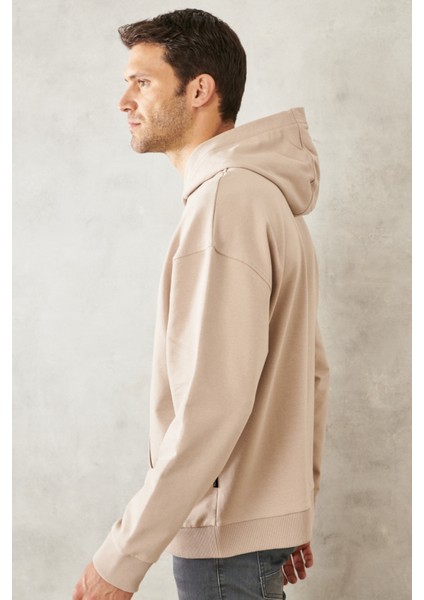Erkek Bej Oversize Bol Kesim Kapüşonlu Yaka Baskılı Sweatshirt fırsatları