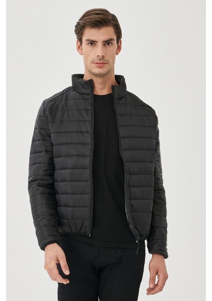 Erkek Siyah Standart Fit Ultra Hafif Soğuk Geçirmez Casual Mont