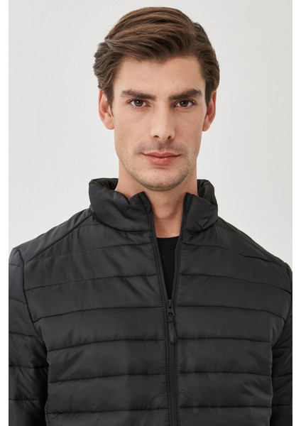 Erkek Siyah Standart Fit Ultra Hafif Soğuk Geçirmez Casual Mont