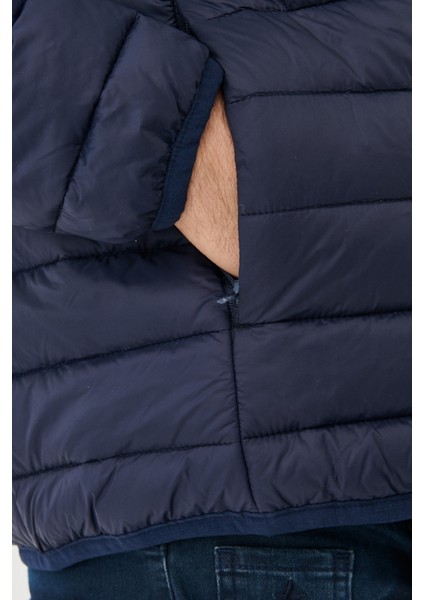 ALTINYILDIZ CLASSICS Erkek Lacivert Standart Fit Normal Kesim Soğuk Geçirmez Casual Mont
