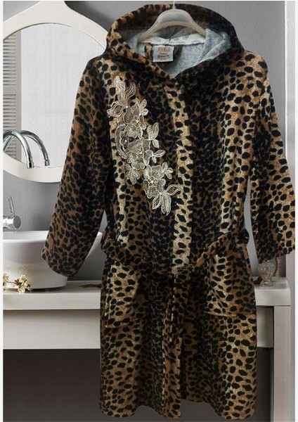 Leopar Desenli Kapşonlu Bayan Bornozu