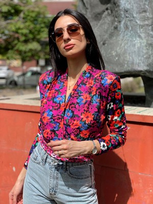 Era More Kadın Kruvaze Yaka Detay Çiçek Desenli Çok Renkli Vatkalı Tasarım Bluz