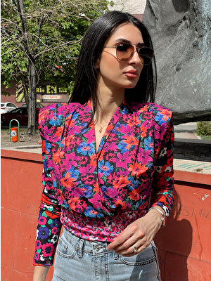 Era More Kadın Kruvaze Yaka Detay Çiçek Desenli Çok Renkli Vatkalı Tasarım Bluz