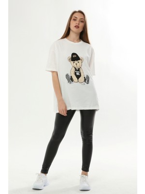 Modaleria Beyaz Ayıcık Desenli Oversize Bayan T-Shirt