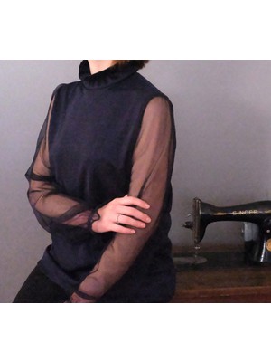 DESEO BOUTIQUE Kadın Lacivert Renk Kolları Tül Detay Bluz