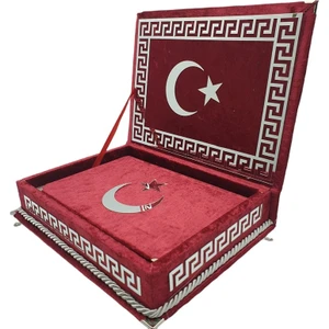 Türk Bayraklı Ayaklık Kutulu Orta Boy Kur'an-ı Kerim