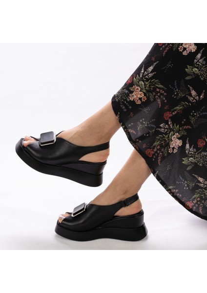 Kadın Siyah Günlük Yüksek Tabanlı Rahat ve Hafif Sandalet