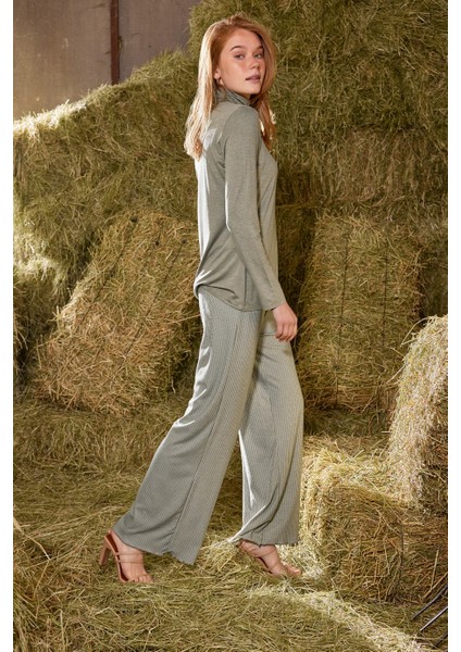 Balıkçı Yaka Lotus Çiçeği ve Çizgi Desenli Pijama Takımı 21123