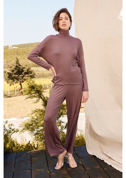 Balıkçı Yaka Lotus Çiçeği Nakışlı Pijama Takımı 21116