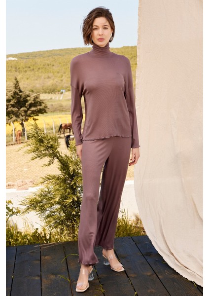 Balıkçı Yaka Lotus Çiçeği Nakışlı Pijama Takımı 21116