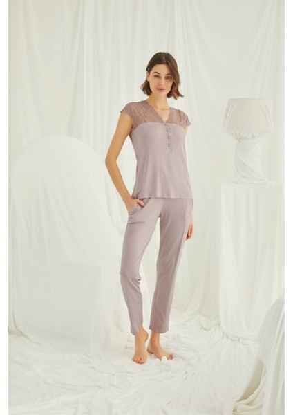 Yakası Kolu ve Omzu Dantelli Önü Düğmeli Pijama Takımı 18437