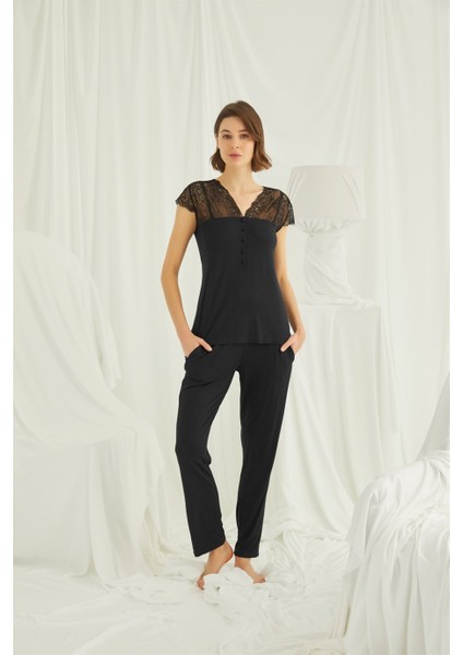 Yakası ve Omzu Dantelli Önü Düğmeli Pijama Takımı 18422