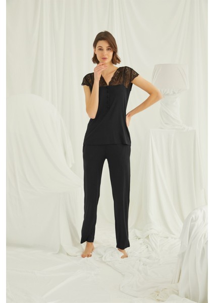 Yakası ve Omzu Dantelli Önü Düğmeli Pijama Takımı 18422