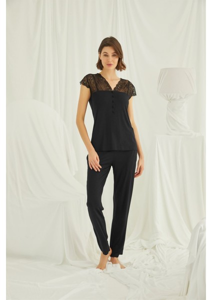 Yakası ve Omzu Dantelli Önü Düğmeli Pijama Takımı 18422