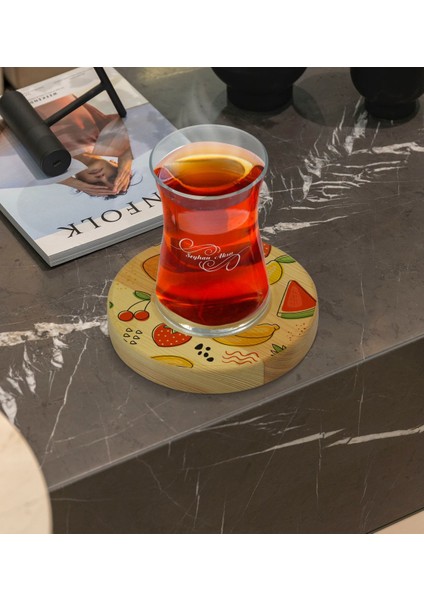 Kişiye Özel Meyveler Tasarımlı Doğal Ahşap Tabaklı Heybeli Çay Bardağı Model 2