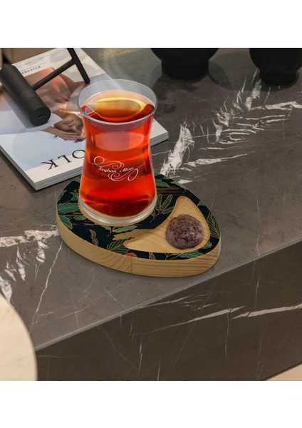 Kişiye Özel Çiçekler Tasarımlı Doğal Ahşap Tabaklı Heybeli Çay Bardağı Sunum Seti Model 2
