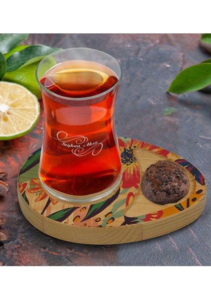 Kişiye Özel Çiçekler Tasarımlı Doğal Ahşap Tabaklı Heybeli Çay Bardağı Sunum Seti Model 1