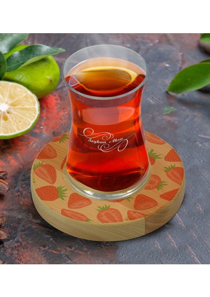 Kişiye Özel Çilek Tasarımlı Doğal Ahşap Tabaklı Heybeli Çay Bardağı Model 1