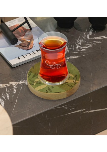 Kişiye Özel Yapraklar Tasarımlı Doğal Ahşap Tabaklı Heybeli Çay Bardağı Model 8