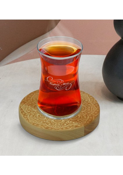 Kişiye Özel Retro Motif Tasarımlı Doğal Ahşap Tabaklı Heybeli Çay Bardağı Model 9