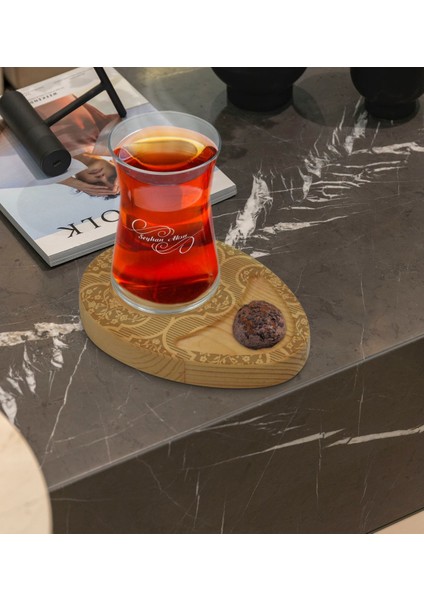 Kişiye Özel Retro Motif Tasarımlı Doğal Ahşap Tabaklı Heybeli Çay Bardağı Sunum Seti Model 14