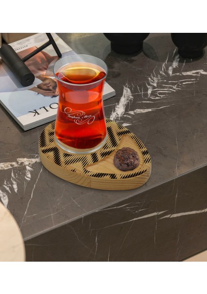 Kişiye Özel Modern Art Tasarımlı Doğal Ahşap Tabaklı Heybeli Çay Bardağı Sunum Seti Model 17