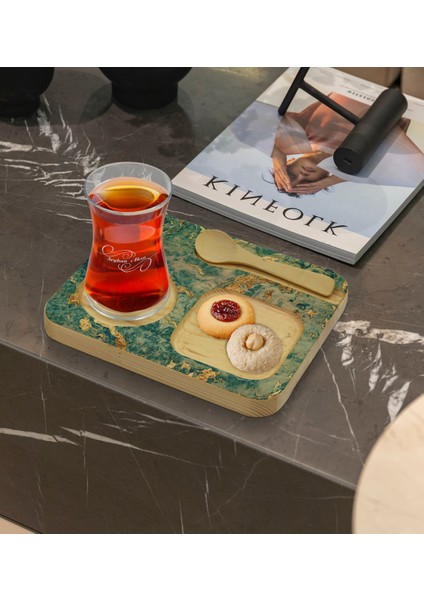 Kişiye Özel Doğal Ahşap Kaşıklı Sunum Tabağı ve Heybeli Çay Bardağı Hediye Seti - Model 18