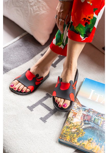 Çocuk Siyah & Kırmızı Parçalı Terlik