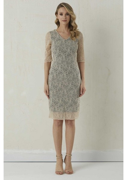 V Yaka Güpürlü Renkli Astar Elbise