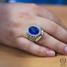 Nusret Takı 925 Ayar Gümüş Oval Sentetik Safir Taşlı Işlemeli Kollu Erkek Yüzük