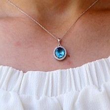 Akua Beyaz Zirkon Taşlı Oval Gümüş Kolye