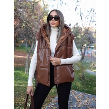 Deseo Boutıque Kadın Kahverengi Renk Kapşonlu ve Cepli Kolsuz Suni Deri Puf Yelek Mont