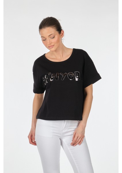 Minimalist Crop T-Shirt - Yuvarlak Yaka - Günlük