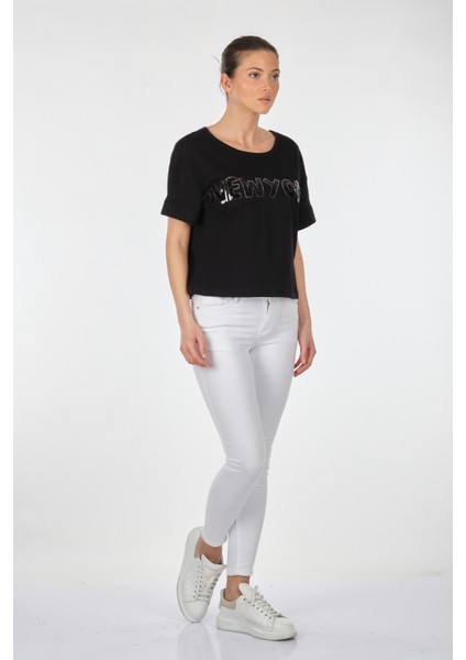 Minimalist Crop T-Shirt - Yuvarlak Yaka - Günlük modelleri
