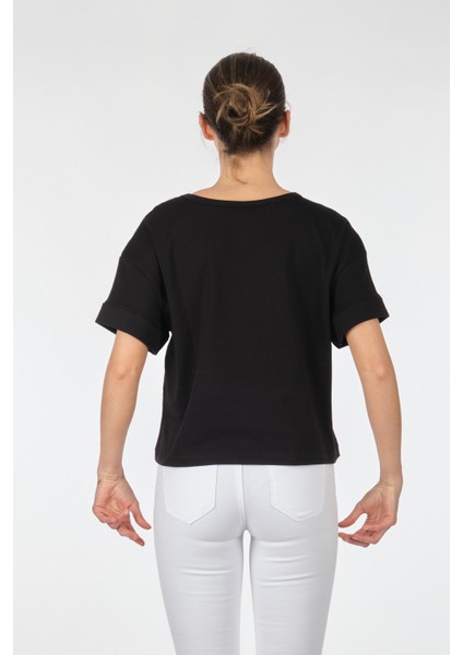 Minimalist Crop T-Shirt - Yuvarlak Yaka - Günlük fırsatları