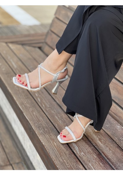 Drop Beyaz Topuklu Ayakkabı fiyatları