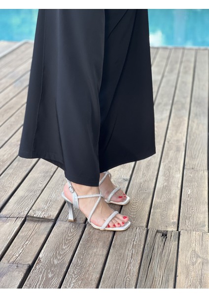 Drop Beyaz Topuklu Ayakkabı fırsatları